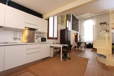 Cucina o angolo cottura di Apartment Design Loft, 400m from Rialto's Bridge