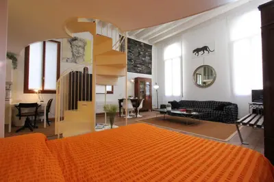 Letto o letti in una camera di Apartment Design Loft, 400m from Rialto's Bridge