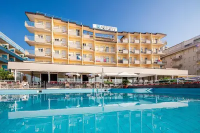 Piscina di Hotel Astor o nelle vicinanze
