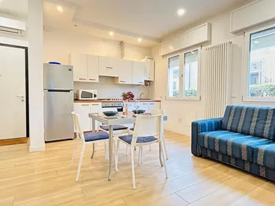 Cucina o angolo cottura di Cozy Apartment 10 min to Venice by Tram & Free Parking