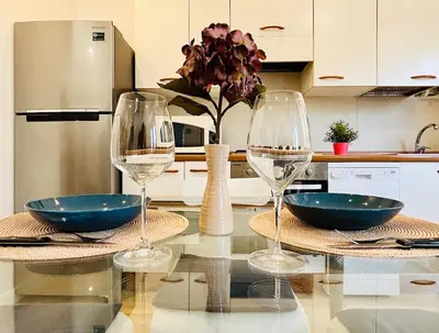 Cucina o angolo cottura di Cozy Apartment 10 min to Venice by Tram & Free Parking