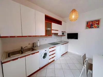 Cucina o angolo cottura di APPARTAMENTO GIALLO - OVER THE RAINBOW APARTAMENTS - LIDO di JESOLO - 4 POSTI LETTO