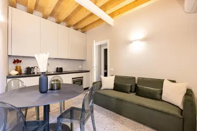 Cucina o angolo cottura di PALAZZO CIVIDALE Central Luxury Apartment B