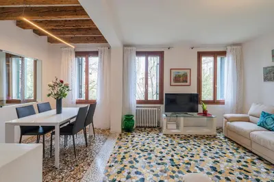 Area soggiorno di Stupendo Luxury Apartment Canal & Garden View