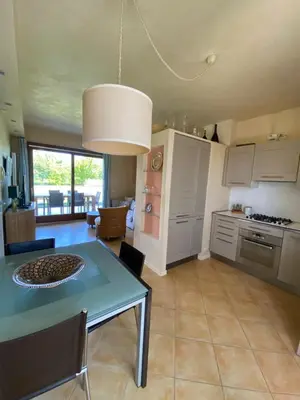 Cucina o angolo cottura di App4rent - GolfClubJesolo Family Apartment