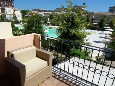 Piscina di Borgo dei Fiori Apartments o nelle vicinanze