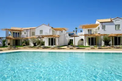 Piscina di Les Maisons Apartments o nelle vicinanze