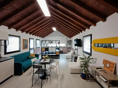 Area soggiorno di Charming loft apartment 15m to Venice