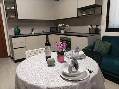 Cucina o angolo cottura di Charming loft apartment 15m to Venice