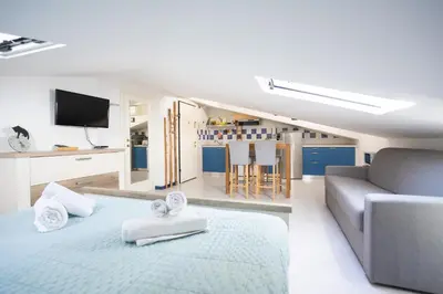 TV o dispositivi per l'intrattenimento presso Aqua e Legno