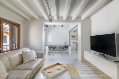 TV o dispositivi per l'intrattenimento presso Old Town Nest by WelcHome
