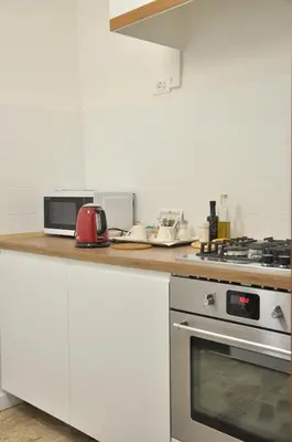 Cucina o angolo cottura di Corte Formenta Apartment - Canal view 5 minutes from Biennale