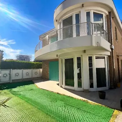 VILLA RENZO- PARCHEGGIO E GIARDINO PRIVATI a pochi passi dal mare