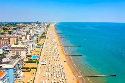 Vista generica sul mare o vista sul mare dall'interno dell'appartamento
