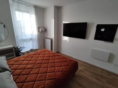 TV o dispositivi per l'intrattenimento presso Art-Apart 106 LT con giardino privato