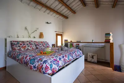 Letto o letti in una camera di Bloom and Wood