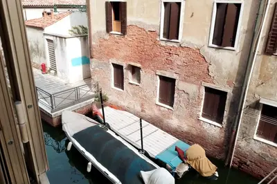 Balcone o terrazza di Scenic Artist's Home on Canal in City Center 100 Square Meters