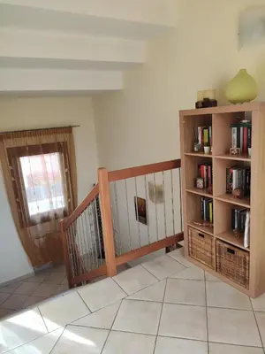 Biblioteca nella casa vacanze