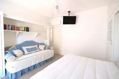 Letto o letti in una camera di Panfilo Residence con piscina Fronte mare