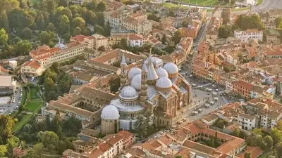 Vista generica su Padova o vista sulla città dall'interno dell'appartamento