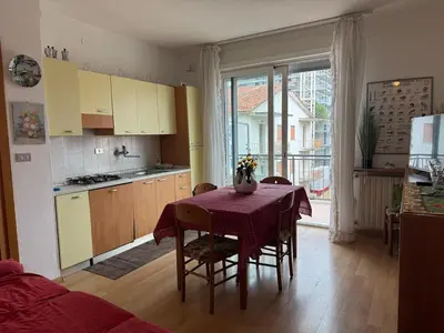 Cucina o angolo cottura di Beachfront apartment free park - Jesolo beach