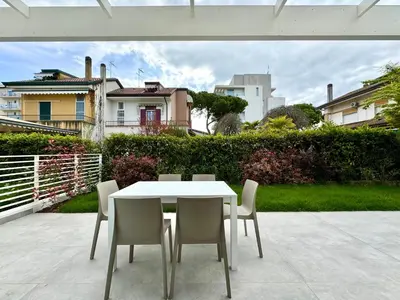 Giardino di J Eight - Carraro Immobiliare - Family Apartments