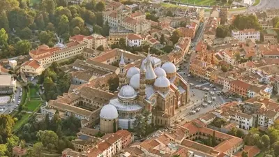Vista generica su Legnaro o vista sulla città dall'interno dell'appartamento