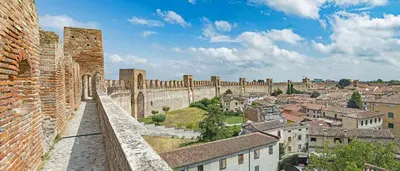 Vista generica su Legnaro o vista sulla città dall'interno dell'appartamento