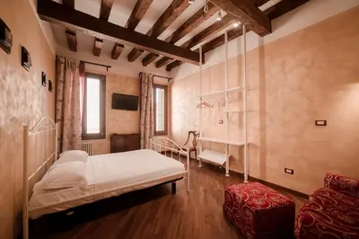 Letto o letti in una camera di Rosso Veneziano