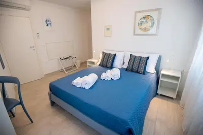 Letto o letti in una camera di CASA LILLY camere matrimoniali con bagno privato