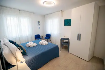 Letto o letti in una camera di CASA LILLY camere matrimoniali con bagno privato