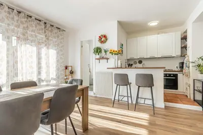Cucina o angolo cottura di GuestHost - Bright Apartment near Mestre Station