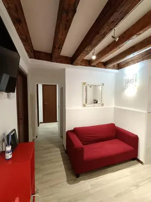 TV o dispositivi per l'intrattenimento presso Briani Venice Apartment with Private Patio