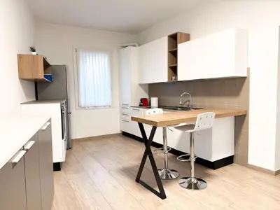 Cucina o angolo cottura di Two-bedroom within walking distance of the center