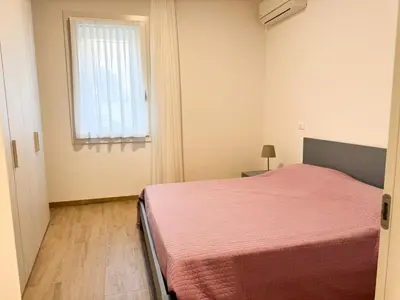 Letto o letti in una camera di Two-bedroom within walking distance of the center