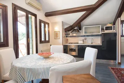 Cucina o angolo cottura di Ca Moro - elegant apartment with private terrace