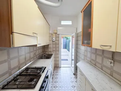 Cucina o angolo cottura di Intera casa, 100 m dal mare, grande giardino