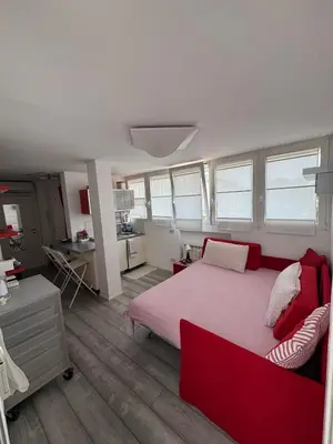 Letto o letti in una camera di Terrace Apartment Venice - 6th Floor Red-