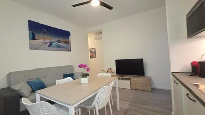 TV o dispositivi per l'intrattenimento presso GIGI HOUSE - appartamento PIAZZA MAZZINI - 200m dal mare CON POSTO SPIAGGIA