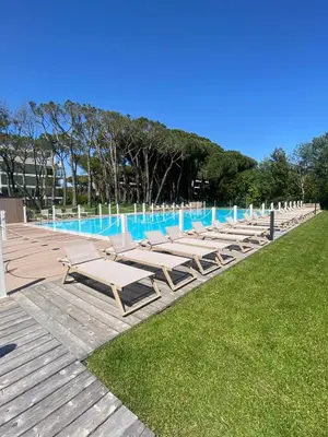 Piscina di Piscina Fronte Mare & Terrazza - JL Blue Apartments C25 o nelle vicinanze
