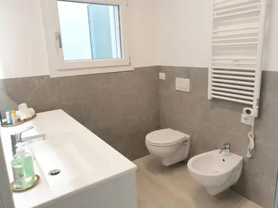 Bagno di Piscina Fronte Mare & Terrazza - JL Blue Apartments C25