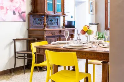 Planimetria di Vintage Charm & Color, Central and Spacious