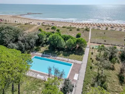 Piscina di Jesolo Pineta Fronte Mare - Jl Blue Apartments C25 o nelle vicinanze