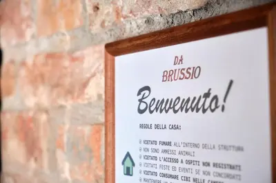 Certificato, attestato, insegna o altro documento esposto da Da Brussio