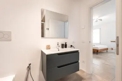 Bagno di Elegant City-Center Apartment in Villa - Private Parking