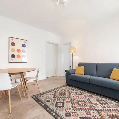 Elegant City-Center Apartment in Villa - Private Parking