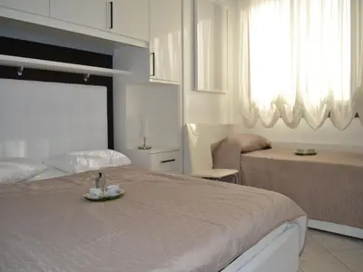 Letto o letti in una camera di Renovated flat with pool and terrace near the beach