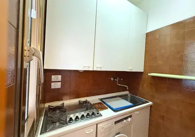 Cucina o angolo cottura di Blu Mare Piscina Spiaggia Giardino e Centro