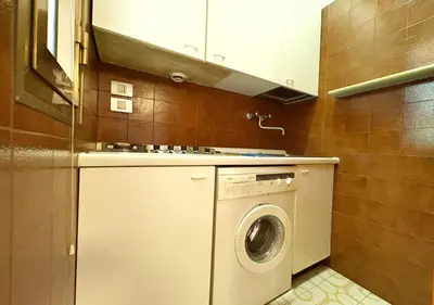 Cucina o angolo cottura di Blu Mare Piscina Spiaggia Giardino e Centro