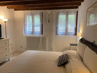 Letto o letti in una camera di BLACK & WHITE HOME, an oasis in the city center
